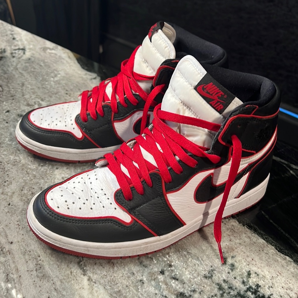 Nike Air Jordan 1 Retro Bloodline
